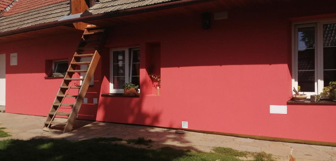 Keramicky A Vytvarny Atelier Konesin Exteriör bild